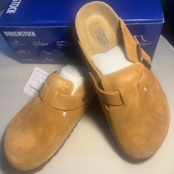 678. NEW SIZE 38/7-7.5 Birkenstock Suede Slip-On Clogs in Caramel Brown - Picture 2 of 6